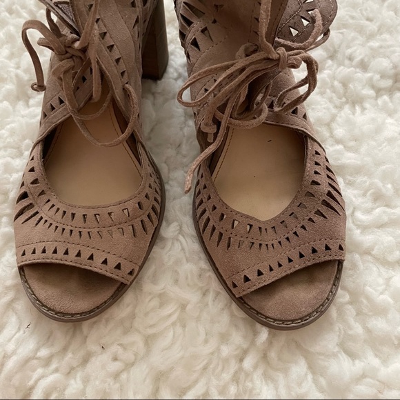 Vince Camuto Tan Taupe Tarita Cut Out Lace Up Block Sandal - Picture 6 of 8